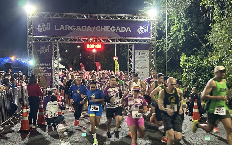 Cerca de 900 atletas de diferentes cidades da região participaram da I Fashion Night Run | abc+