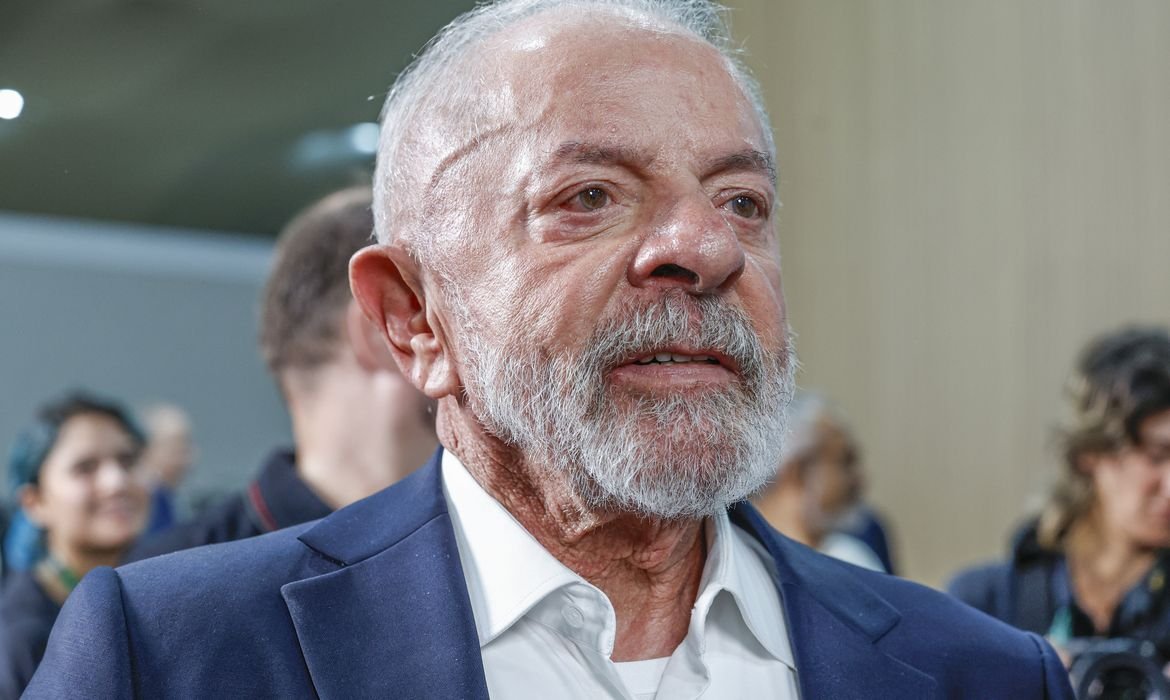 Lula é desaprovado por 49% e aprovado por 45%, aponta Genial/Quaest