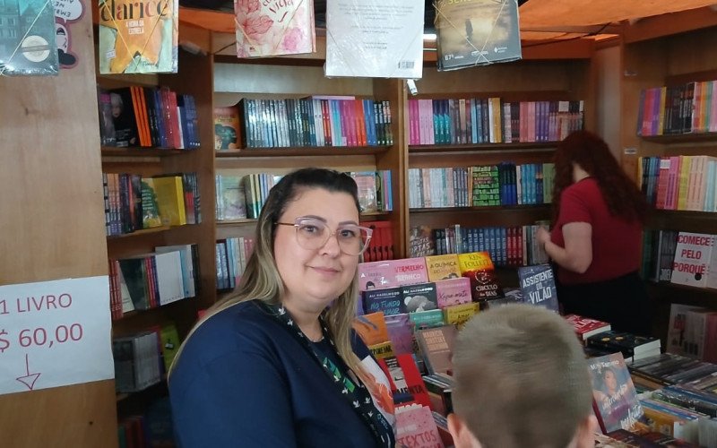 Para Flávia Santos o vale-livros é importante porque ele impulsiona as vendas
