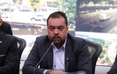 Castro faz retirada de barricadas em comunidades do Rio e ameaça: "Se voltar, vai ter operação"