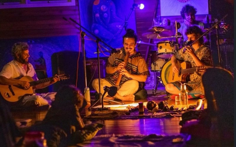 Banda participa de luaus apresentando suas canções | abc+