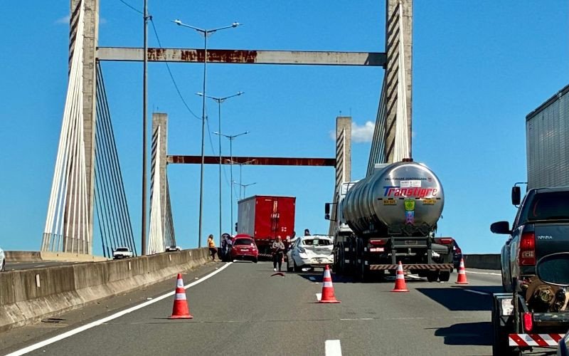 Acidente na BR-448 deixa o trânsito lento no trecho de Canoas | abc+