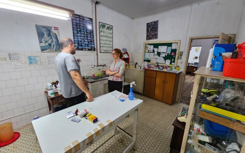 Luciana Genro diz que espaço do Hospital Veterinário precarizado chama a atenção no zoo sapucaiense