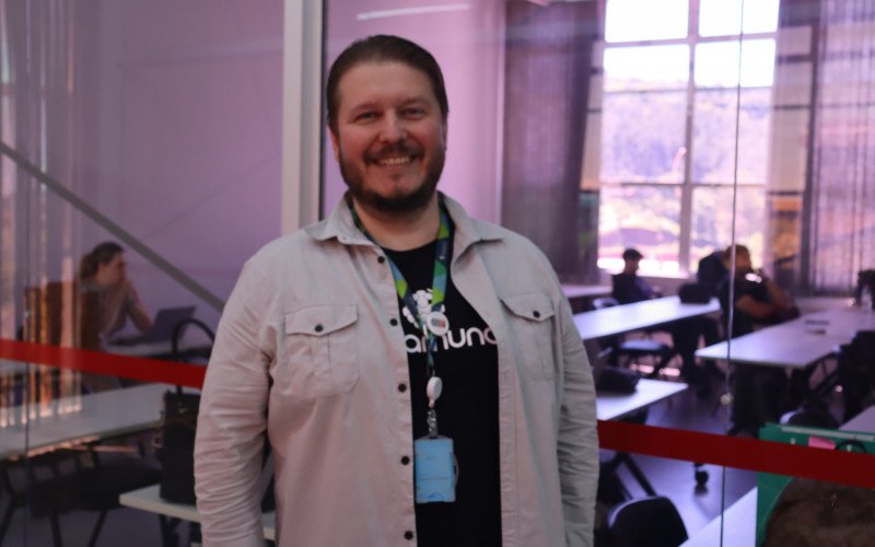 Feira de Inicia&ccedil;&atilde;o Cient&iacute;fica e Semin&aacute;rio de Extens&atilde;o ocorrem durante o Inovamundi na Universidade Feevale at&eacute; esta sexta-feira. Ricardo Staggemeier afirma que evento tem sido produtivo