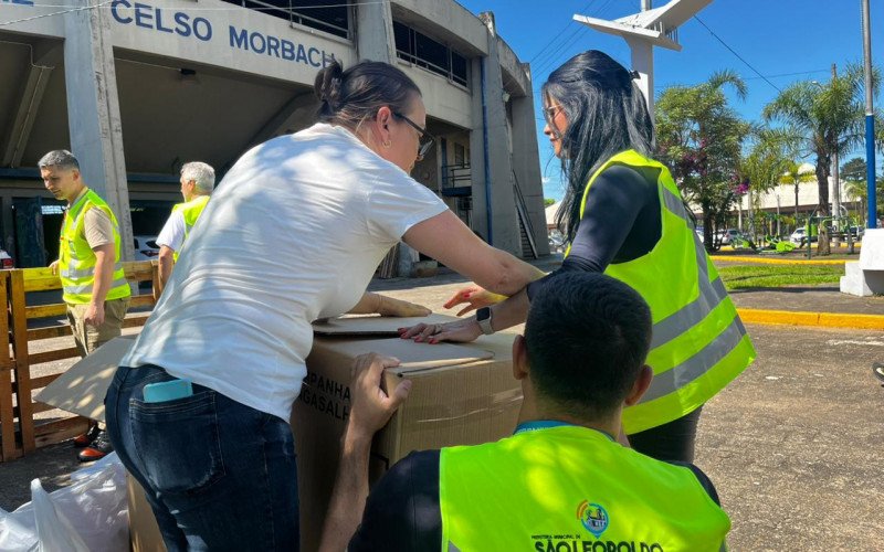 Prefeitura de São Leopoldo cria força-tarefa para auxiliar município paranaense atingido pelo tornado, recebendo doações de materiais no Ginásio Municipal Celso Morbach 