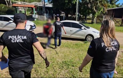 Suspeito de matar mulher em Esteio se esconde em área acessada apenas por balsa e travessia de arroio para fugir da Polícia