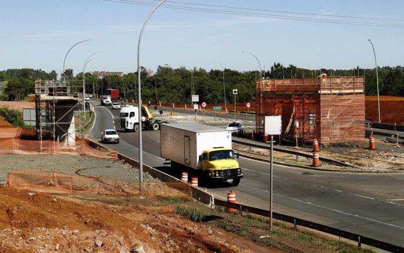 Obra de construção de viaduto no no km 434 da BR-386, em Nova Santa Rita, entrou em nova etapa na manhã desta terça-feira (11) | abc+