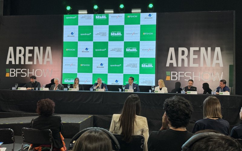 Coletiva contou com a apresentação de dados da indústria nacional do calçado | abc+