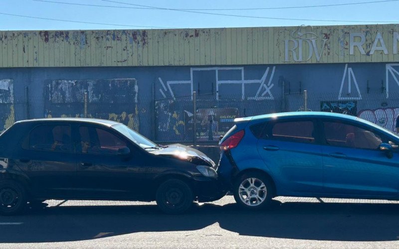 BR-116: Engavetamento entre três veículos causa congestionamento no trecho de Novo Hamburgo


