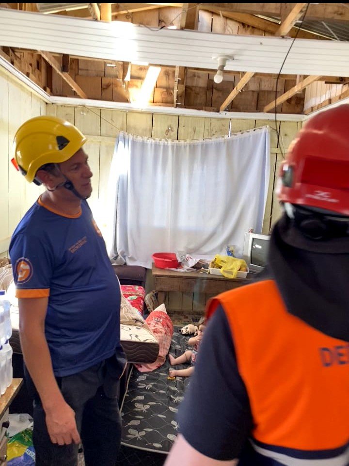 Equipe canoense auxilia nos trabalhos de limpeza, remoção de destroços e reconstrução após passagem de tornado  | abc+