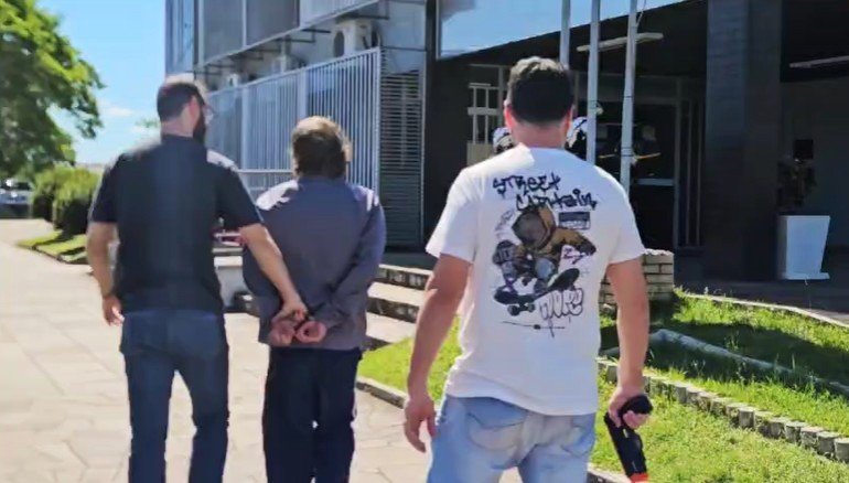 Homem levado à cadeia nesta terça-feira (11) é acusado de bater até quase matar a ex-mulher | abc+