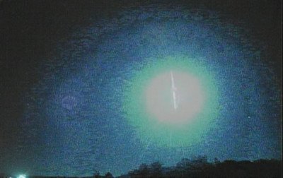 Meteoro cruza o céu sobre a divisa entre RS e SC e explode com brilho intenso
