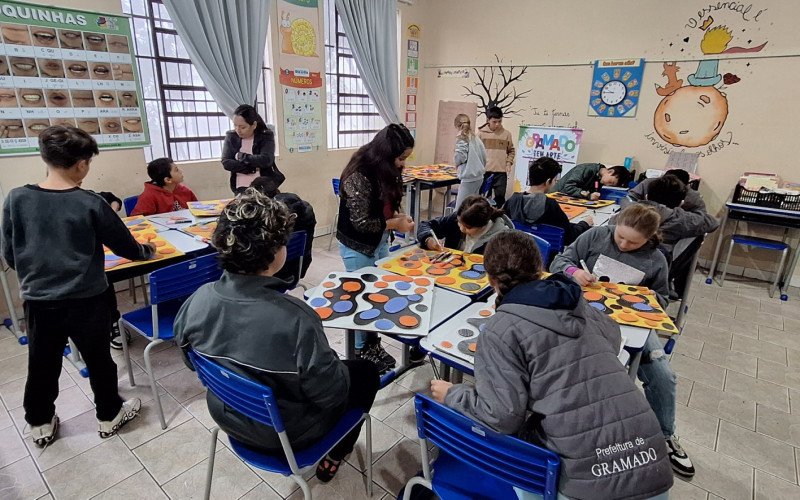 Gramado Tem Arte dá início ao ciclo de exposições com obras de alunos das escolas municipais