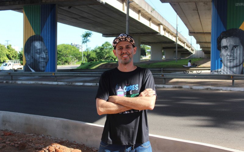 Viaduto Rincão ganha nova cara com o grafite do artista plástico Rafael Jung, da empresa 5ª Galáxia