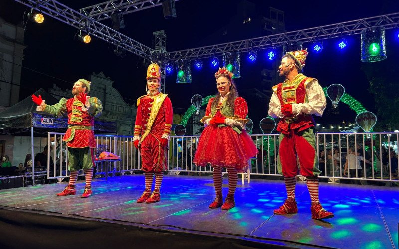 Grupo Borogod&oacute; se apresentou na primeira noite