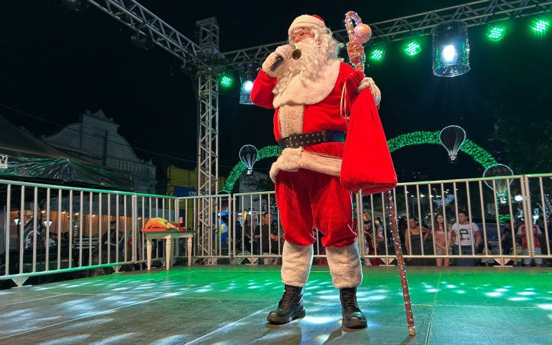 Papai Noel atendeu pedidos de crianças na abertura do Natal Mágico | abc+