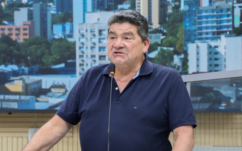Na primeira sessão acompanhada por Naasom Luciano no governo, Ito Luciano (Podemos) elogia a condução de Finck à frente da Prefeitura. | abc+
