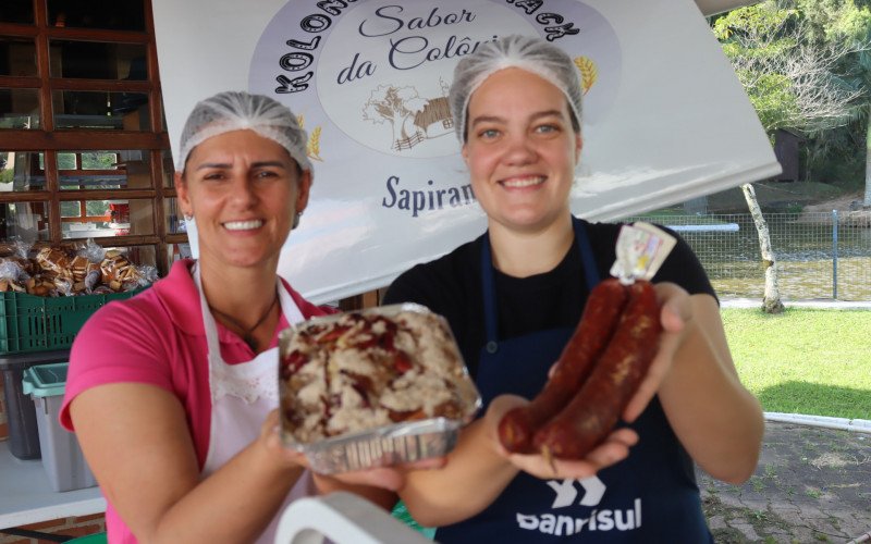 A Festa das Rosas foi retomada nesta quinta-feira em Sapiranga. Andreia e Julia mostram os produtos da agricultura familiar