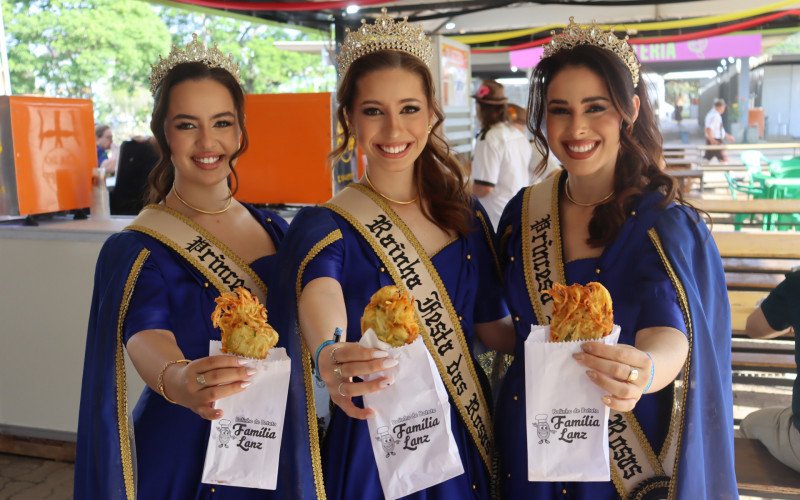 A Festa das Rosas foi retomada nesta quinta-feira em Sapiranga. A princesa Catiele, a rainha Luiza e a princesa Beatriz