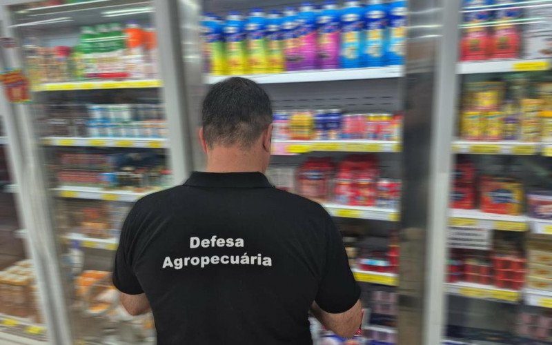 Durante ação em Selbach, aproximadamente 500 quilos de alimentos foram apreendidos e descartados por apresentarem condições impróprias para consumo | abc+