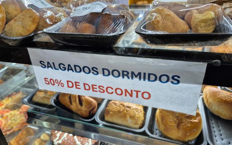 Durante ação em Selbach, aproximadamente 500 quilos de alimentos foram apreendidos e descartados por apresentarem condições impróprias para consumo | abc+
