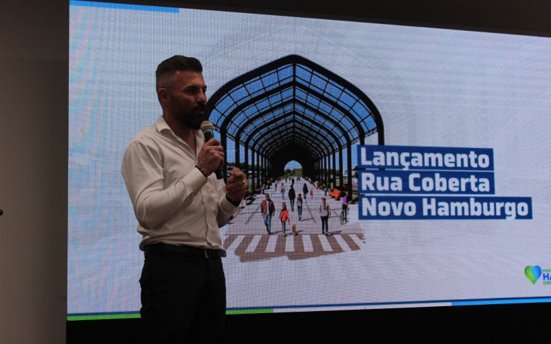 Prefeito de Novo Hamburgo, Gustavo Finck na cerimônia de lançamento da Rua Coberta | abc+