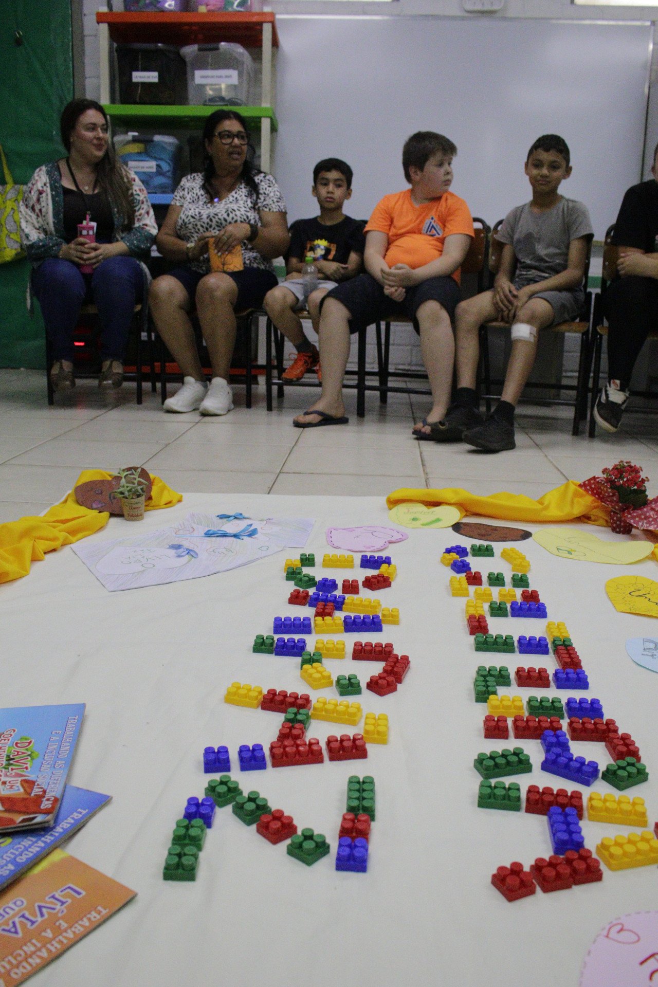 Cultura da paz faz parte das oficinas do programa de contraturno da escola | abc+