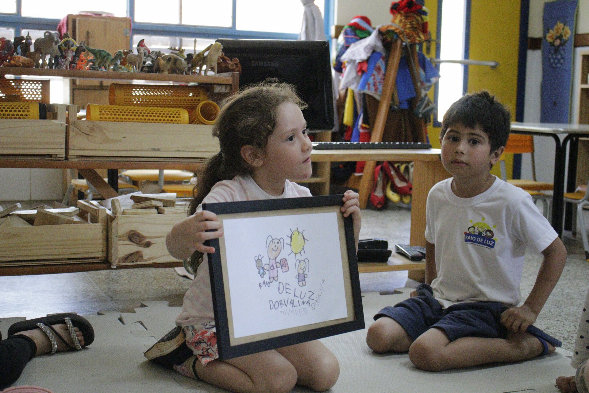 Desenho mostra dona Dorvalina lendo para as crianças | abc+