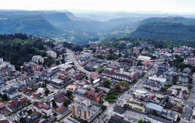 Gramado estuda prorrogar por mais seis meses decreto que barra a construção de novos hotéis na cidade