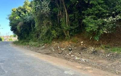 Lixo que atrapalhava o trânsito é recolhido após reclamações de moradores em Novo Hamburgo