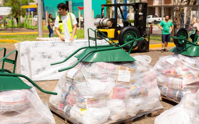 Entre os donativos enviados por São Leopoldo à Rio Bonito do Iguaçu estão carrinhos de mão, materiais de construção, higiene e limpeza