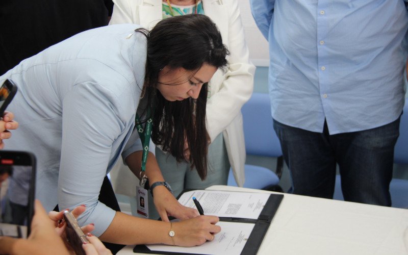 Ato de assinatura do convênio do programa Avançar Mais na Saúde