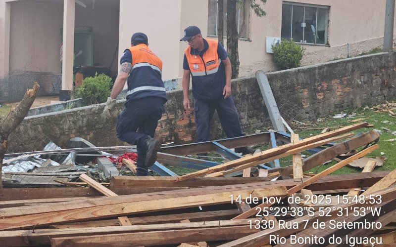 Equipes da Defesa Civil de Novo Hamburgo ajudam na reconstrução da Rio Bonito do Iguaçu