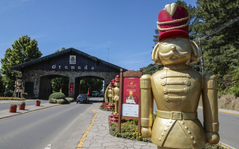 Decoração do Natal Luz em dia de sol em Gramado