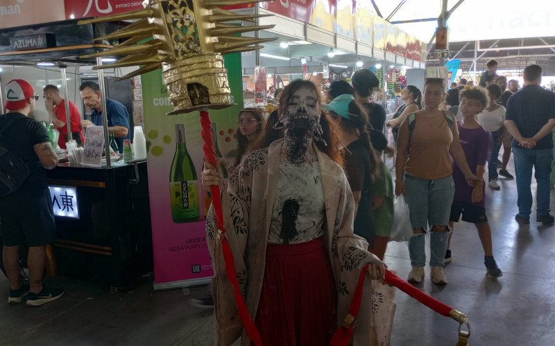 Victória Caroline fez cosplay de Sakuku, personagem do jogo Silent Hill F