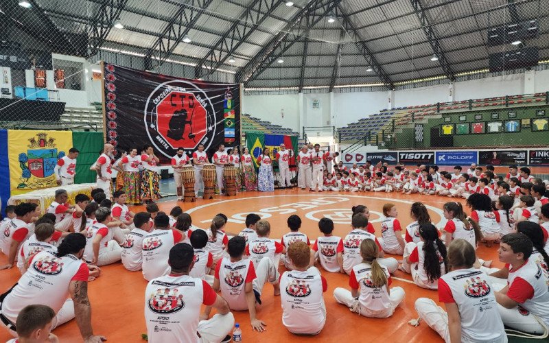 9º Ginga Gramado reúne mais de 200 capoeiristas no Perinão