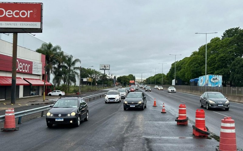 BR-116: Primeiro dia útil com novo acesso à RS-239 tem fila na faixa da direita, mas sem travar o eixo central

