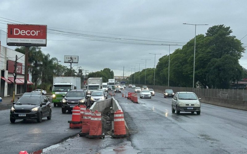 BR-116: Primeiro dia útil com novo acesso à RS-239 tem fila na faixa da direita, mas sem travar o eixo central

