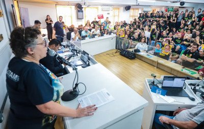 Ceprol entrega manifesto contra o teto de gastos a autoridades municipais