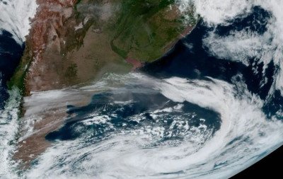 Ciclone que gera nuvem de poeira sobre a Argentina pode atingir o RS? Veja o que dizem os meteorologistas