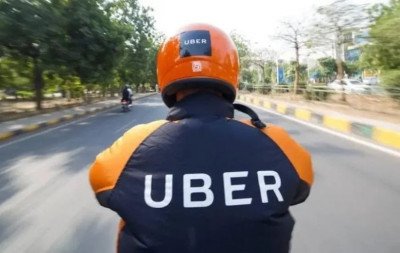 Uber e 99 anunciam transporte de passageiro por moto em São Paulo