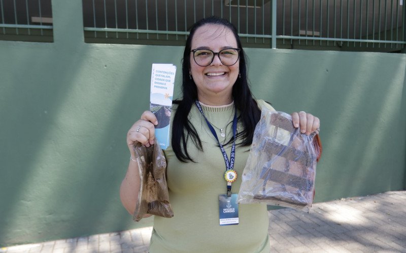 Camila leva amostras de materiais utilizados nos diques | abc+