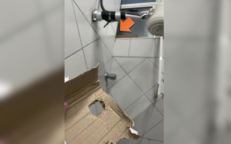 Imagens mostram como funcionário filmava alunas durante o banho na Feevale