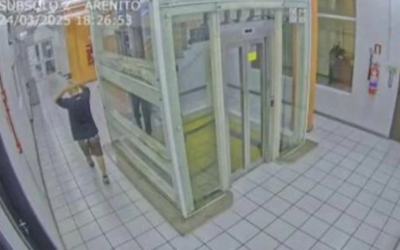 Imagens mostram como funcionário filmava alunas durante o banho na Feevale