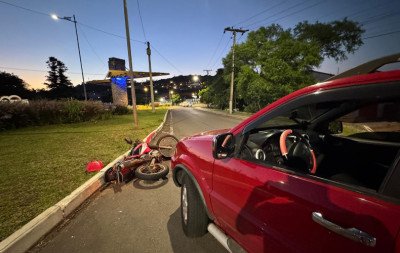 VÍDEO: Motociclista fica ferido após colidir contra carro em Estância Velha