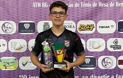 Bernardo Muniz conquista o Gauchão juvenil e lidera ranking estadual de tênis de mesa