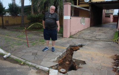 "Esgoto está voltando": morador relata problema no cano da Corsan em Canoas