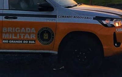 RS-040: Tentativa de ultrapassagem provoca colisão e termina em capotamento duplo no litoral norte