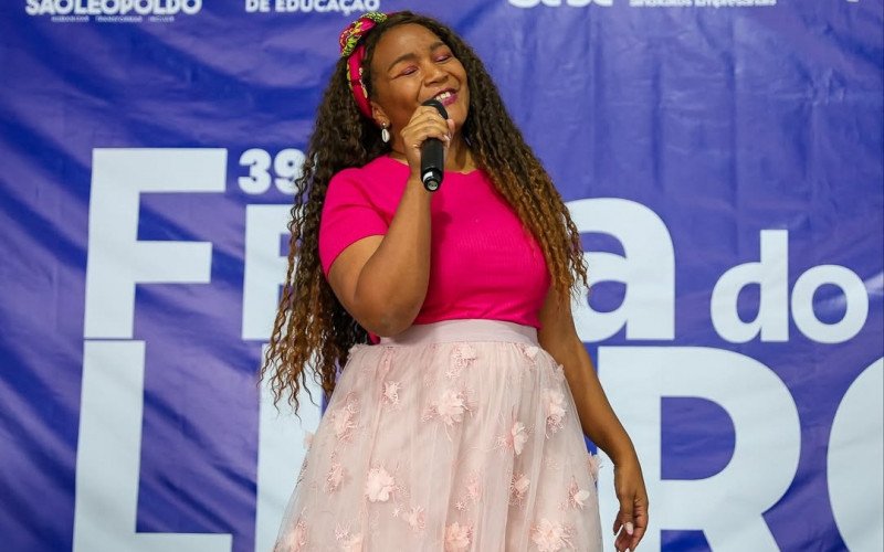 A escritora Simone Reis usa a literatura infantil como ferramenta de empoderamento e representatividade | abc+