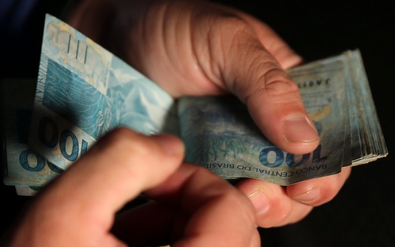 INSS antecipa 13º salário para 35,2 milhões de beneficiários a partir de abril; confira datas e quem tem direito